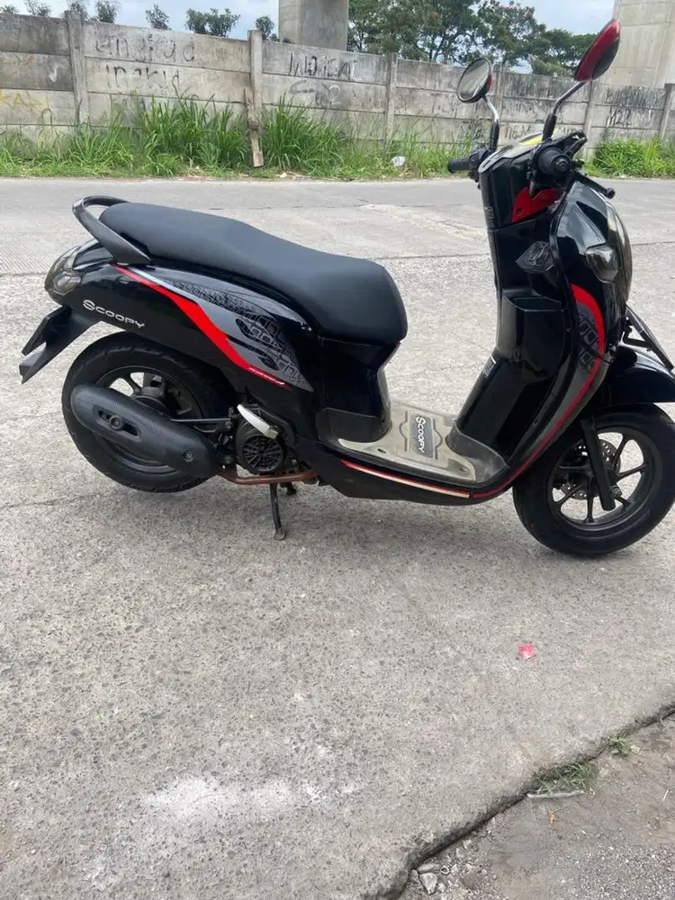 Honda Scoopy 2019 hitam merah