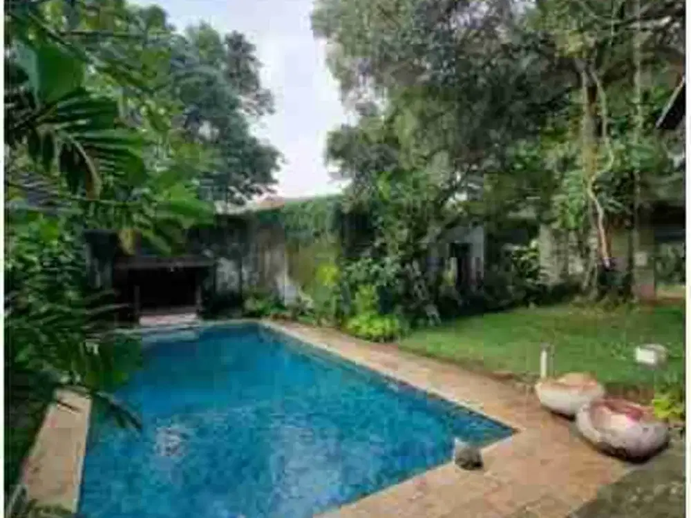 Sewa Rumah Kolam Renang & Halaman Luas