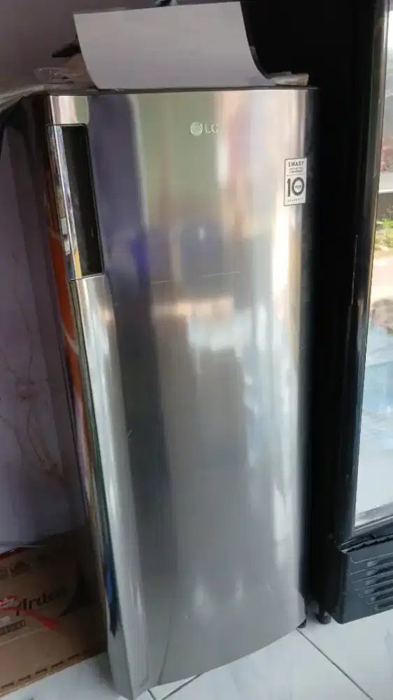 Kulkas Es Batu Freezer LG