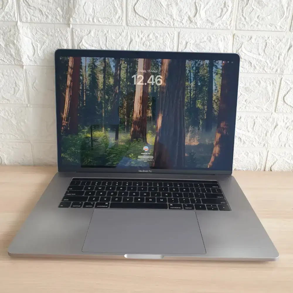 Macbook pro 15 inch A1990
