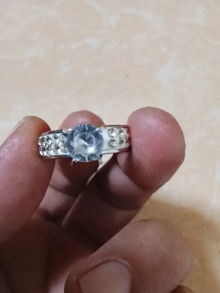 Cincin Model Berlian