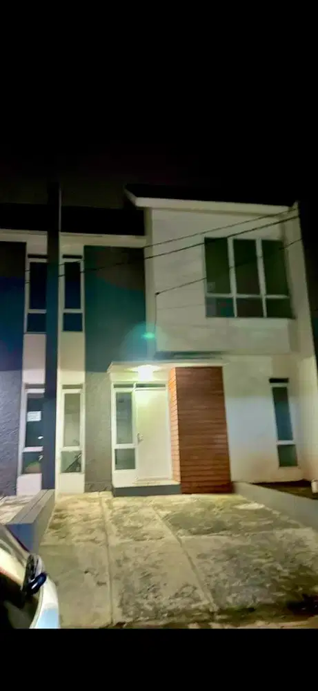 DI SEWAKAN RUMAH CLUSTER 2 LANTAI