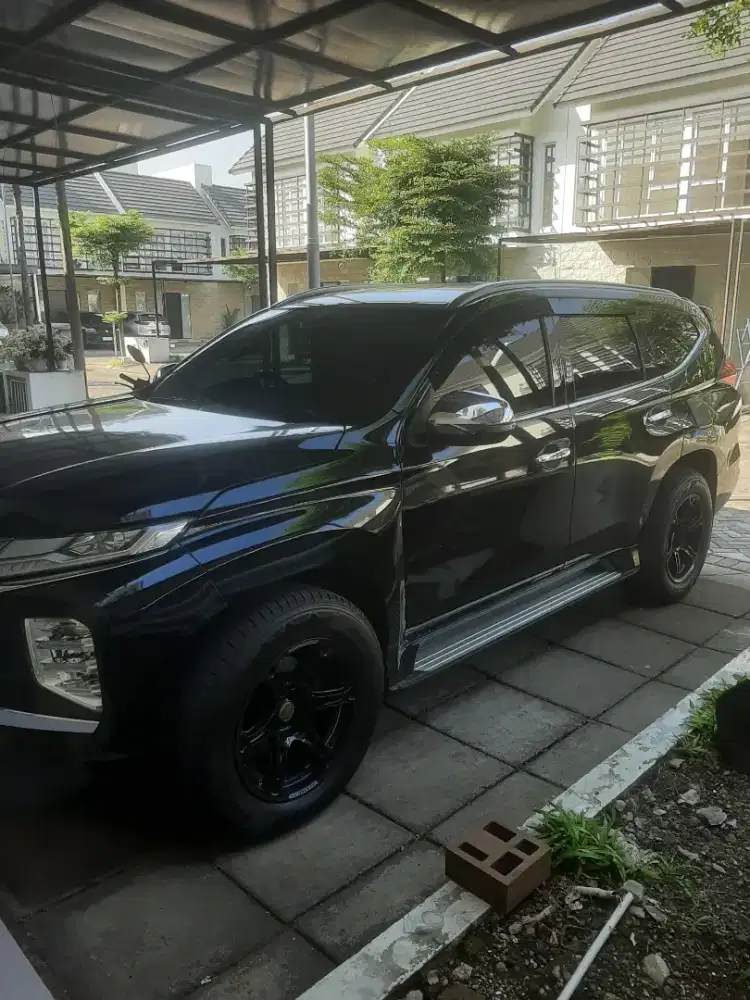 Pajero dakar 2022 hitam
