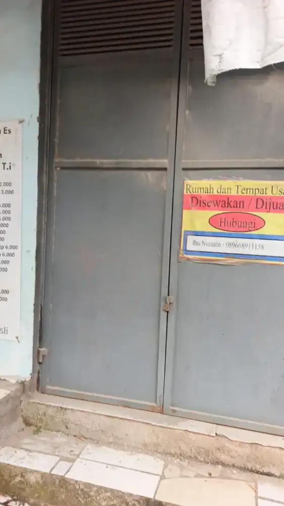 Disewakan Rumah dengan Toko