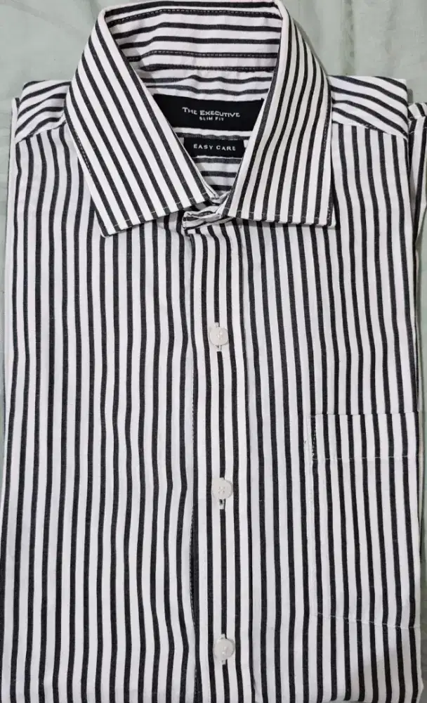 Jual kemeja lengan panjang , merek Executive slimfit.
