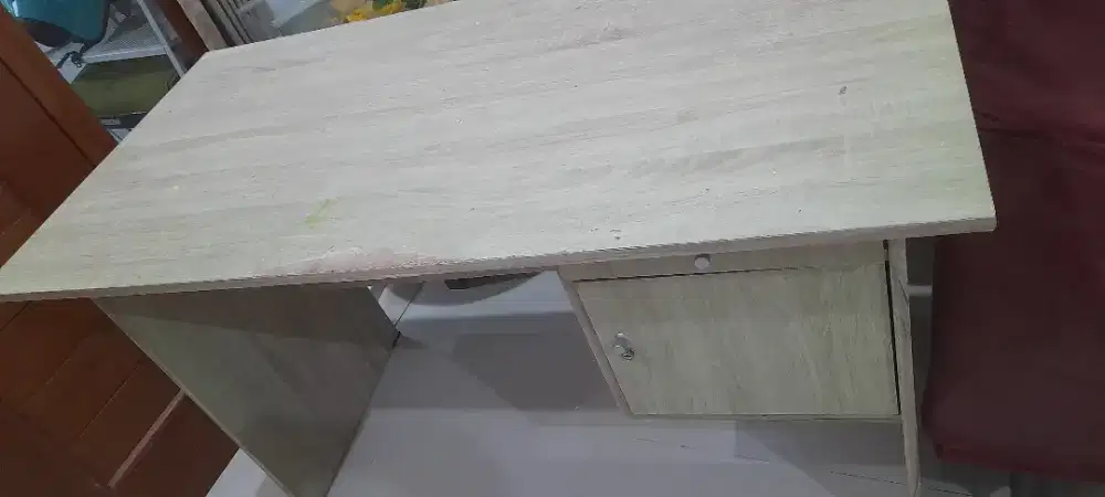 Meja kantor/meja belajar