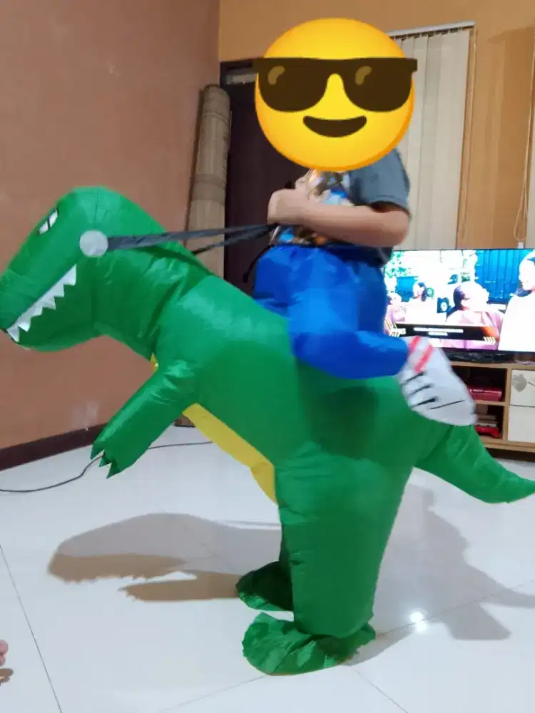 Kostum dinosaurus