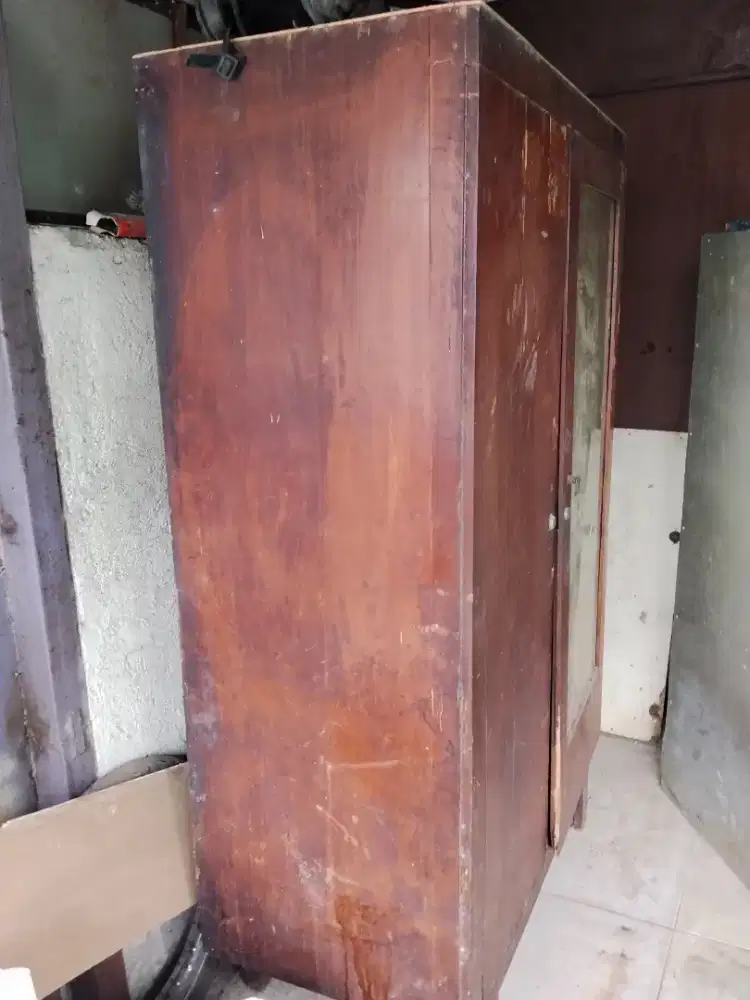 Lemari kayu jati