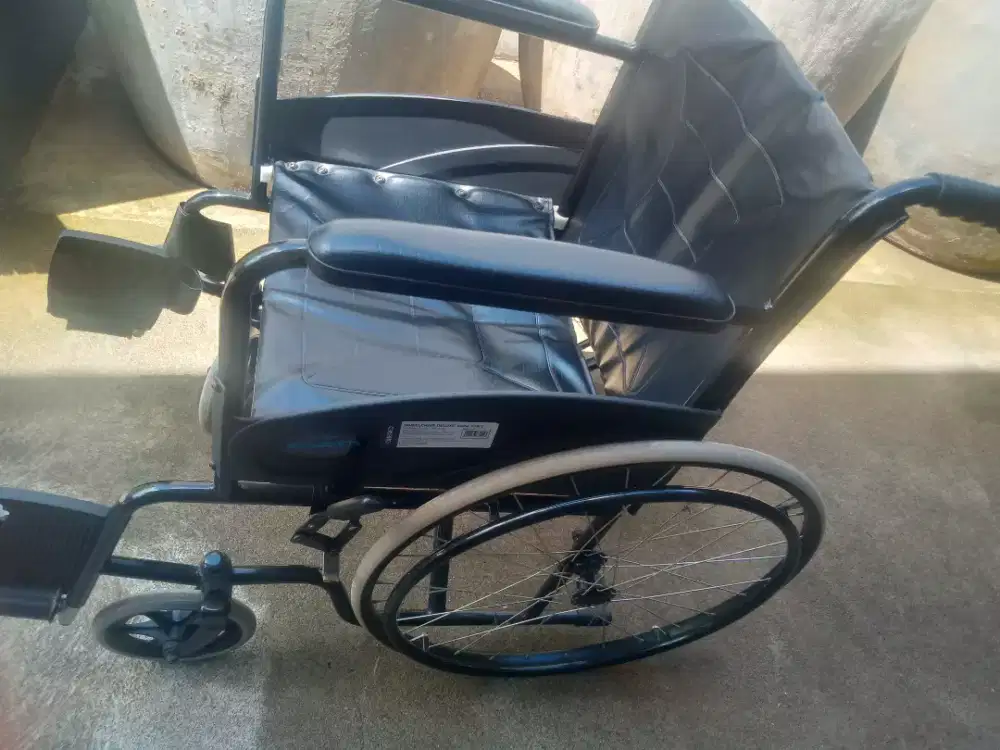 Jual kursi roda merek HUSADA type 875