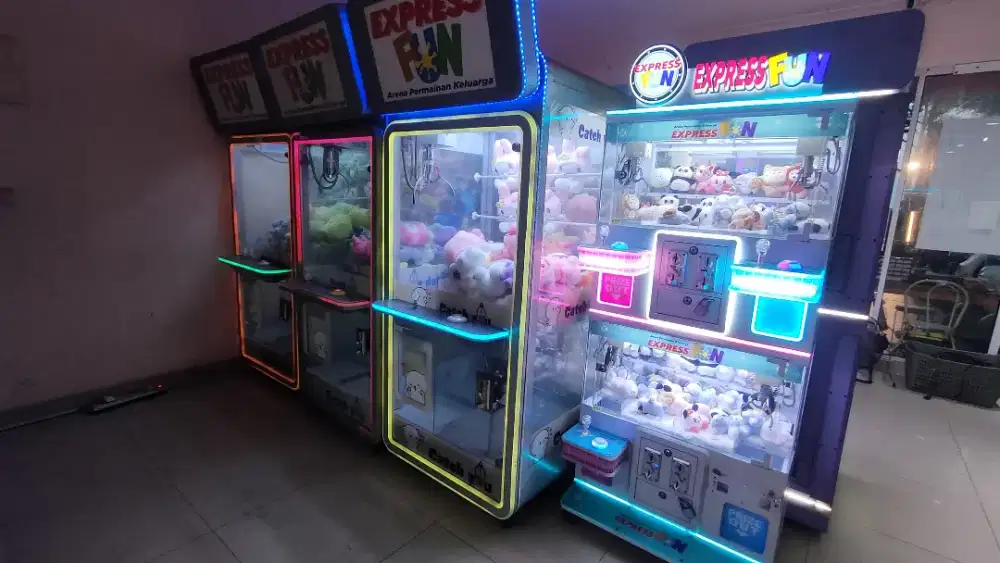 Mesin Capit Boneka atau Hadiah