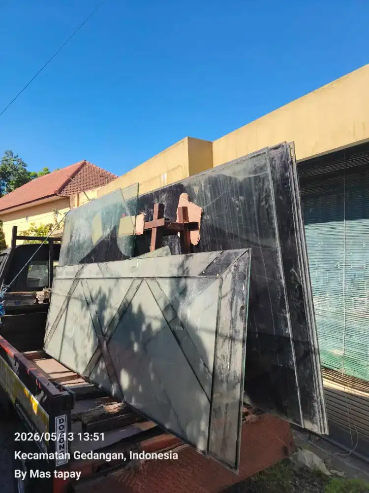 Menerima kaca bekas sisa proyek / bangunan