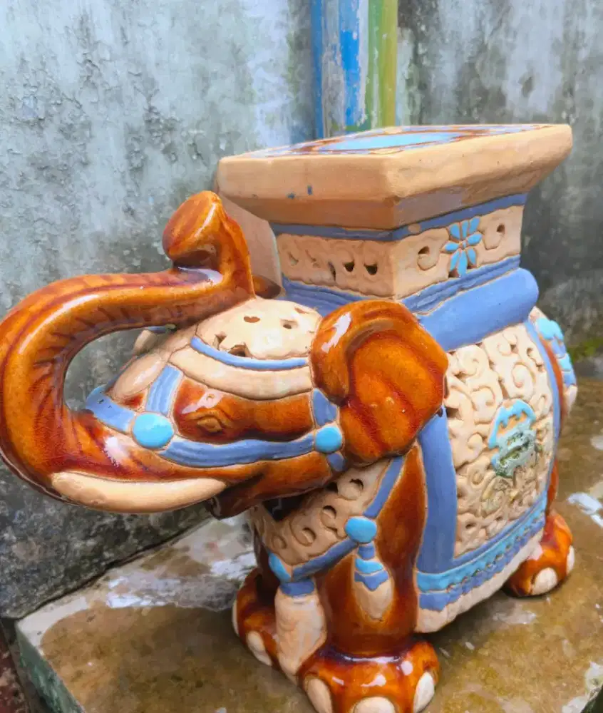 Guci gajah Unik Import Thailand – Mewah & Langka