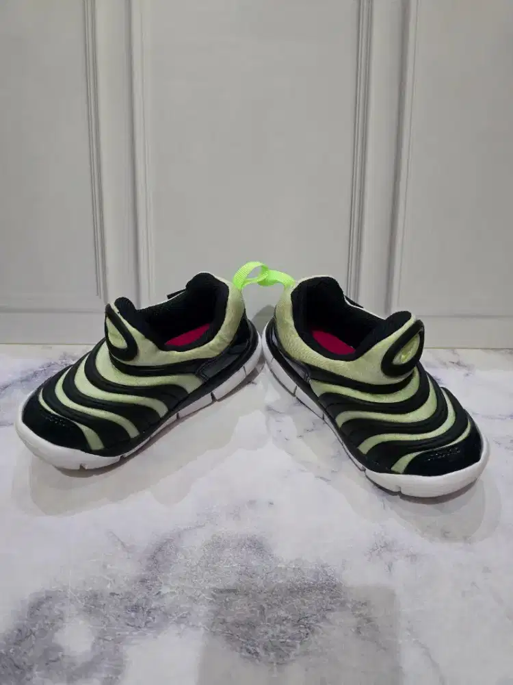 Preloved Sepatu Anak Nike Dynamo Free
