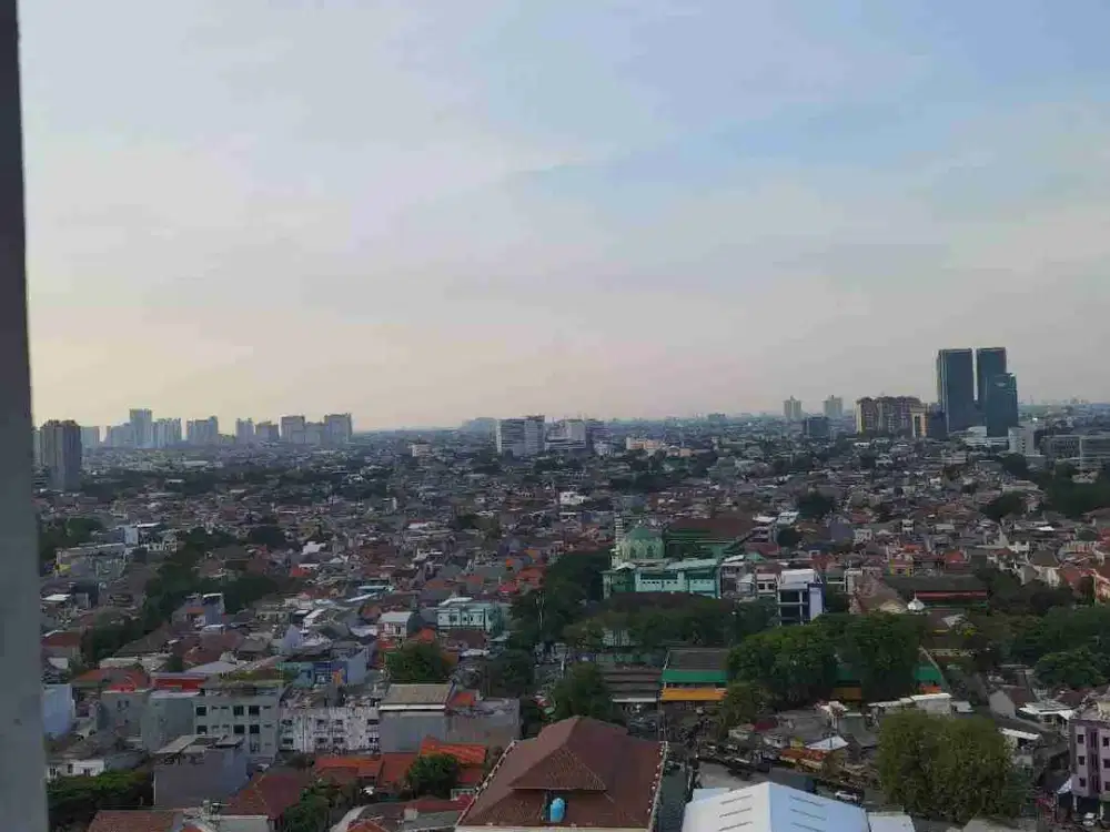 Sewa Aaprtemen Strategis Green Pramuka 2KT View perkotaan