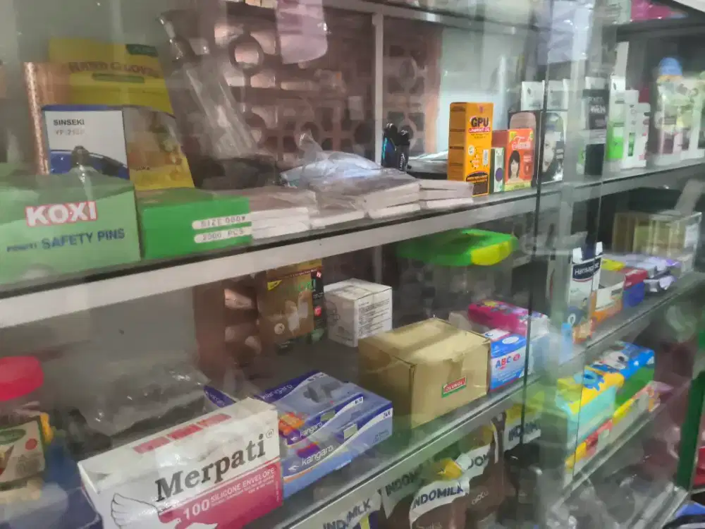 Lemari kaca Display Jualan Masih Bagus