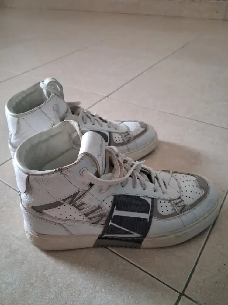 Sepatu valentino garavani ori italy size 42