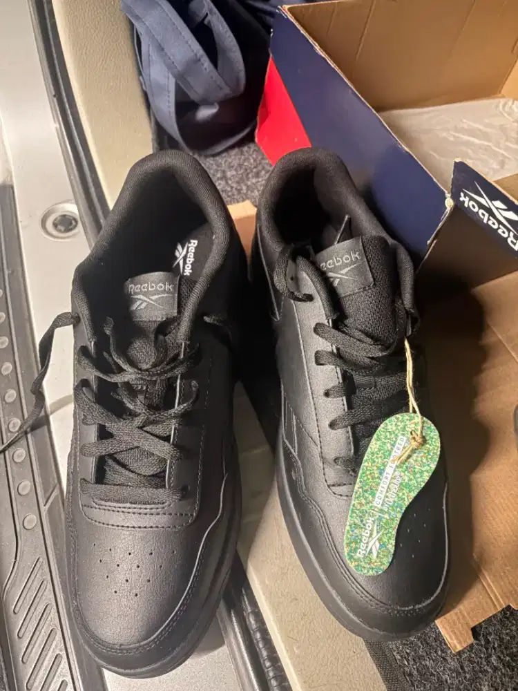 Sepatu Reebook black