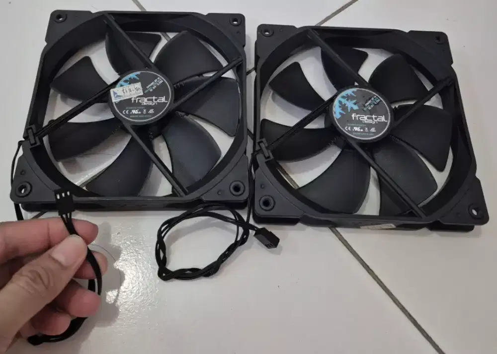 2 kipas Fractal Design & 1 kipas Cooler Master