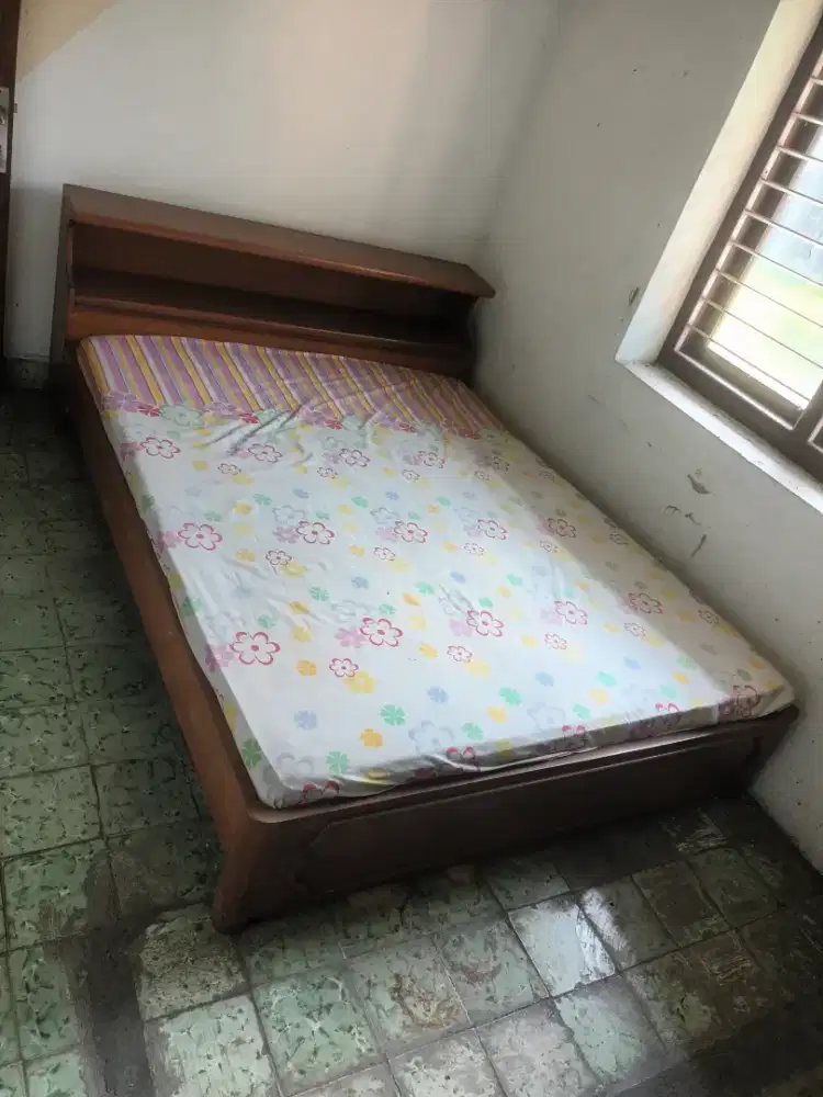 Dipan ranjang jati