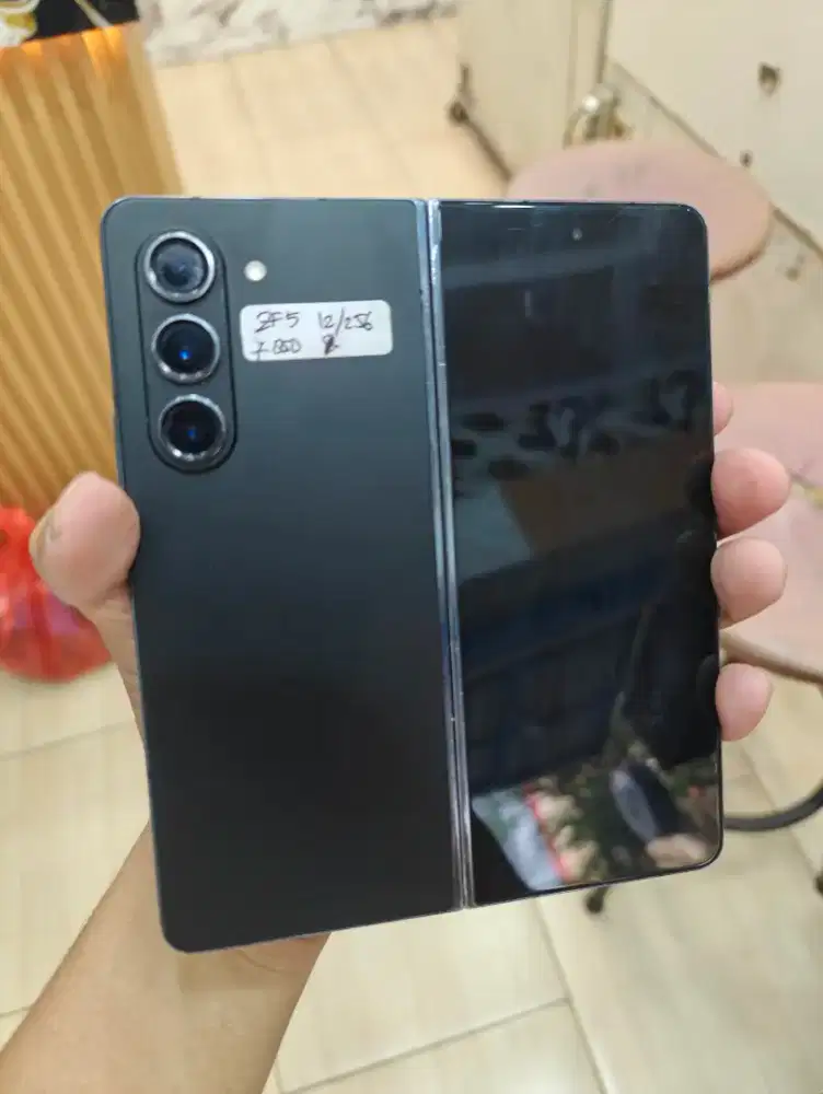 Samsung fold 5 minus spt d gambar
