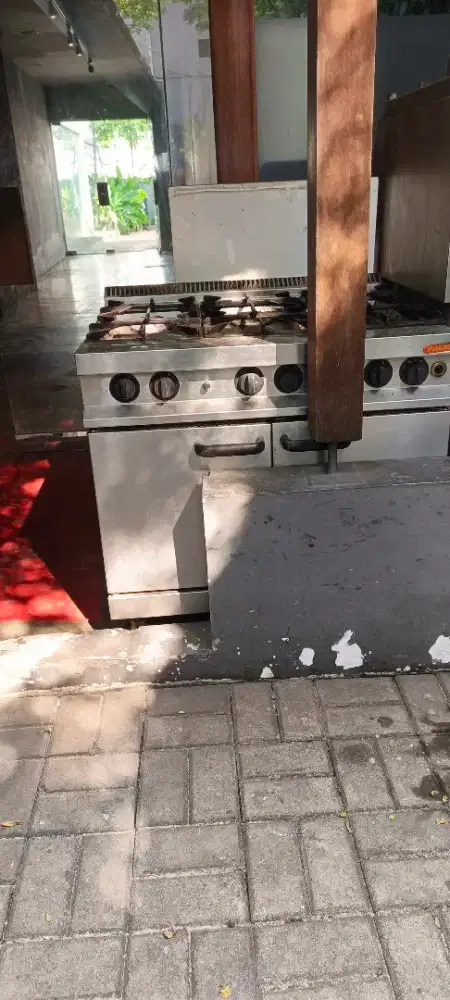 Kompor 6 tungku include oven