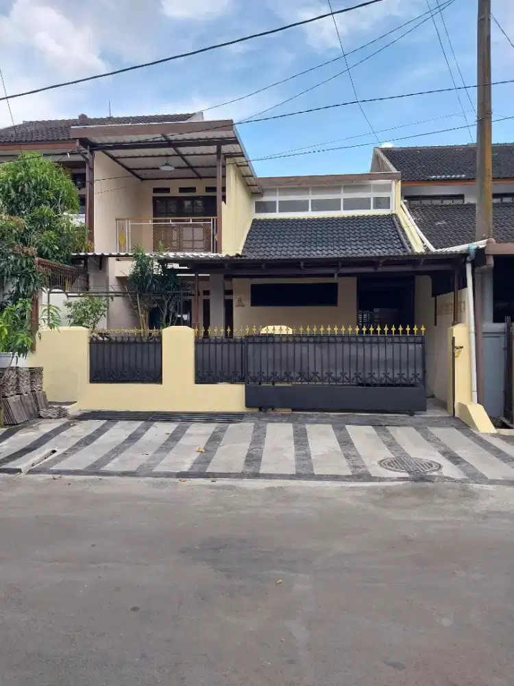 Disewakan Rumah baru selesai Renovasi bangunan baru 2 lantai