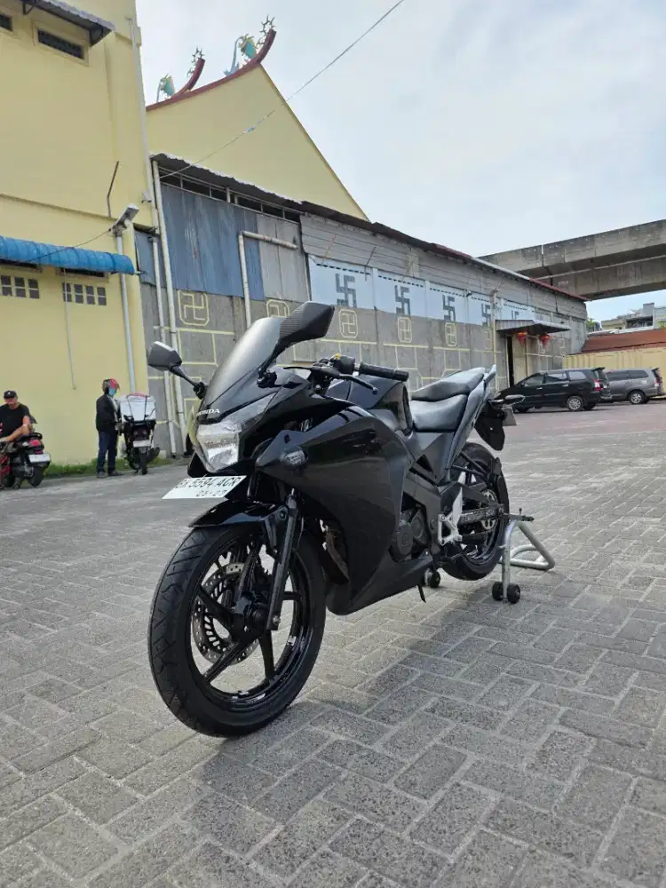 Honda CBR 150R Hitam 2012