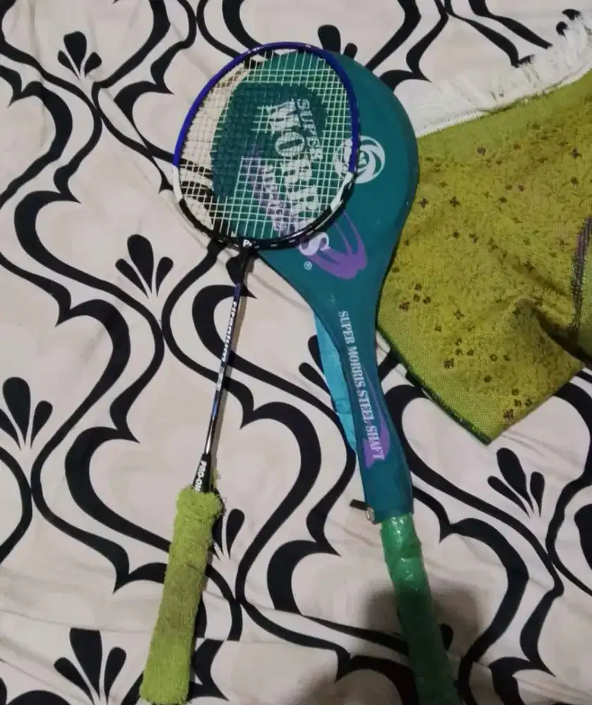 Raket badminton
