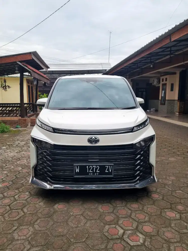 Toyota voxy 2.0 tss tahun 2022 like new