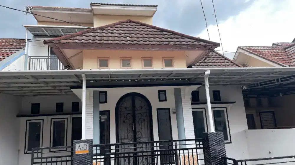 Dijual rmh 2,5 lantai lokasi parak karakah