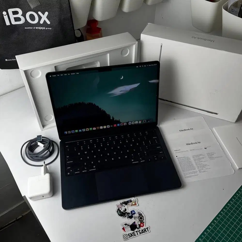 MacBook Air M3 iBox 24gb 512gb Battery Health 97%