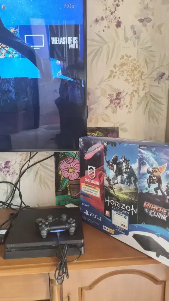 Dijual Play Station 4 (PS 4) Original