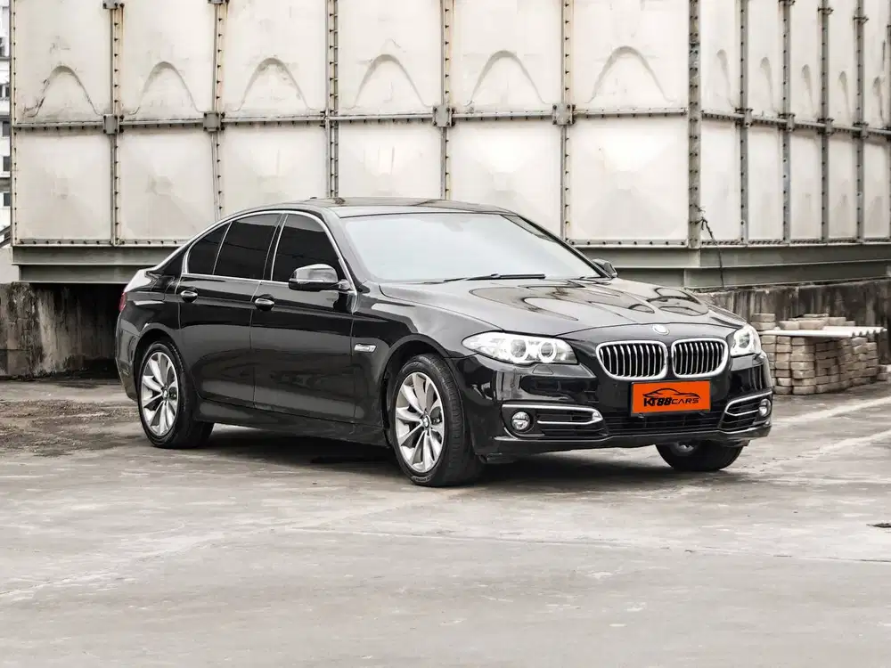 BMW 520i Luxury LCI Facelift 2015 hitam matic
