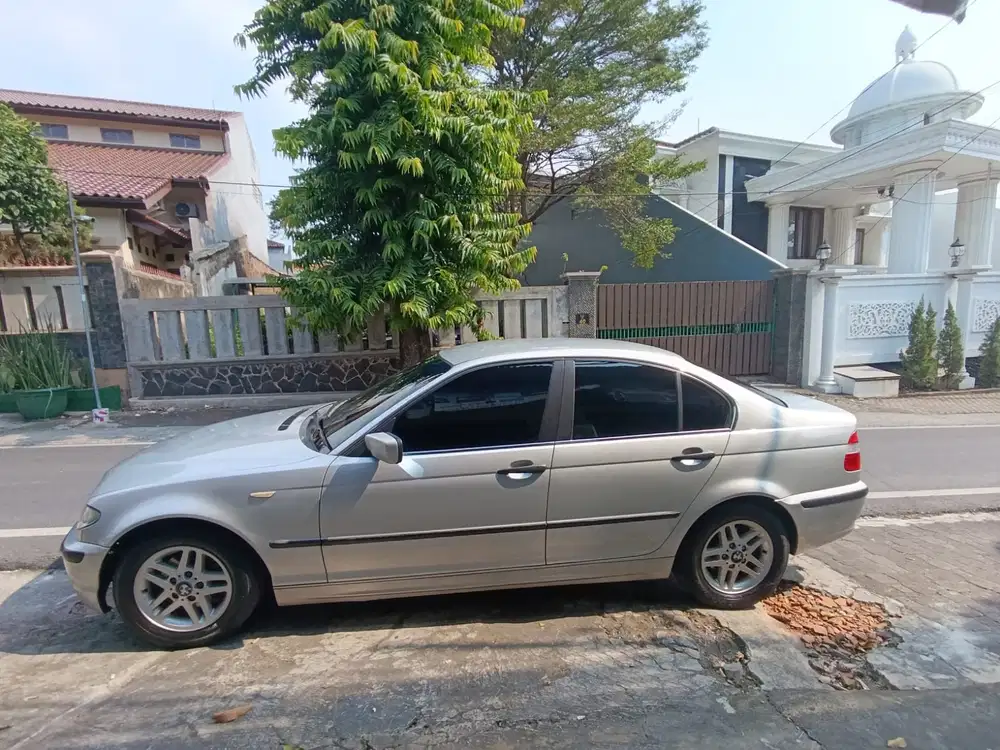 BMW 318i 2002 Bensin