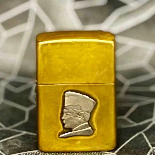 Zippo Original 1997 Profil Soekarno – Vintage Langka Insert Cerutu