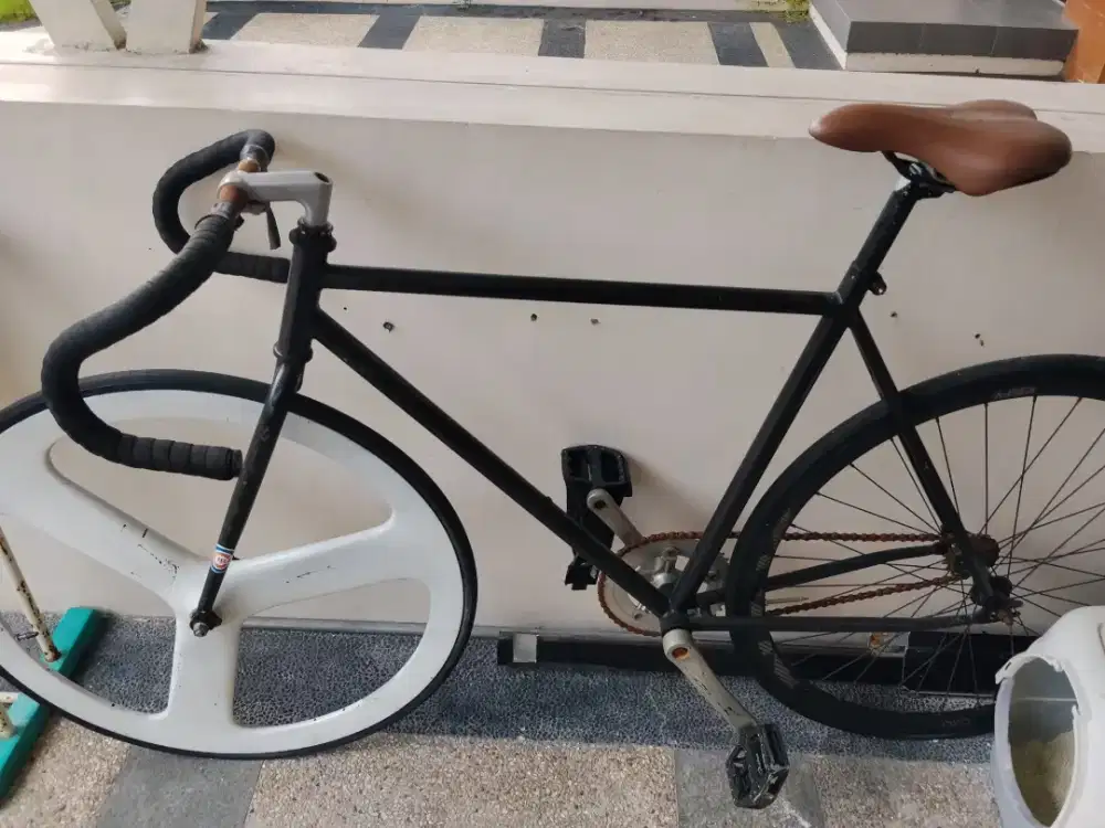 Sepeda vixy warna velg putih variasi