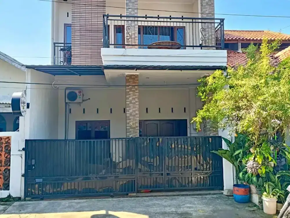 Rumah 2 Lt Bagus di Jl Merbau Raya, Padangsari Banyumanik Semarang