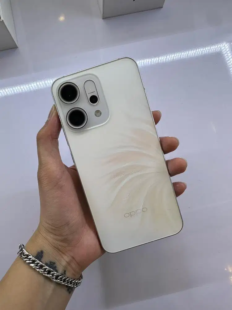 Oppo Reno 14 5G 12/256GB Opal White Garansi Resmi OPPO ON  (UNIT ONLY