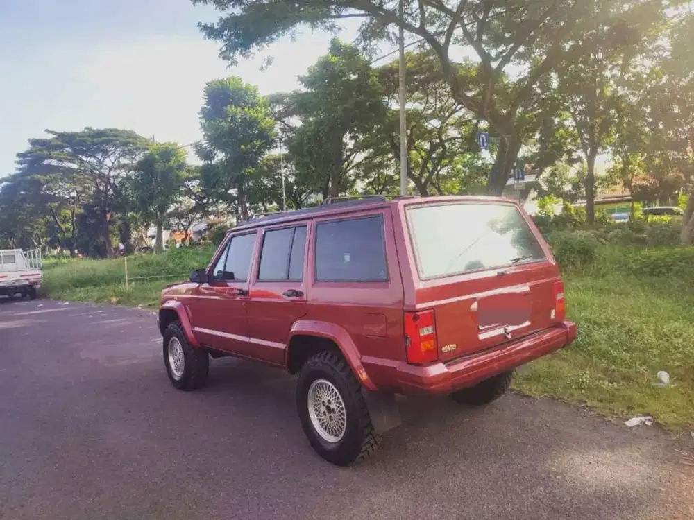 Cherokee Xj Limited 4.0 Tahun 1995 ABS