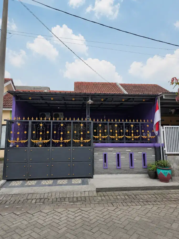 Dijual rumah siap huni beserta isinya, akan ditinggal dinas luar kota