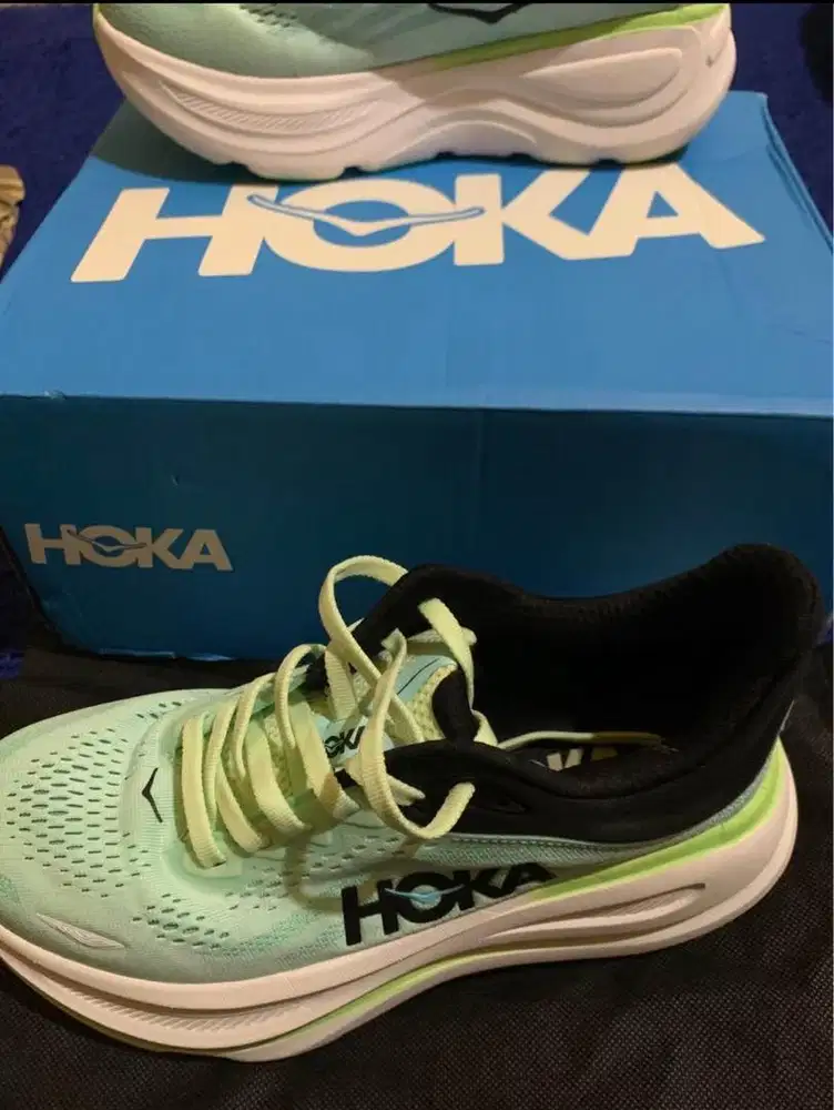 Sepatu hoka bekas