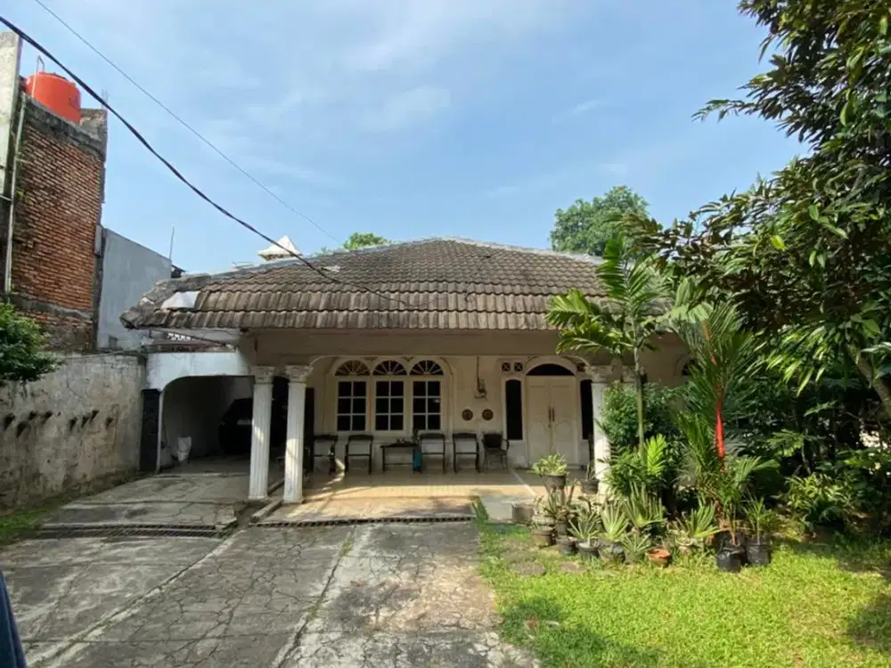 RUMAH ANTIK CLASSIC DIJUAL DI JL PEKAYON AMPERA JAKARTA SELATAN
