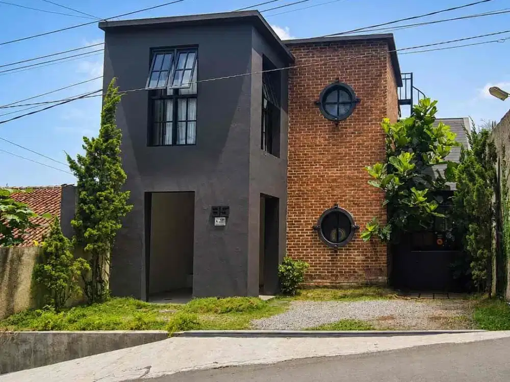 Turun Harga Rumah Strategis Cocok untuk kantor atau jadi Cafe