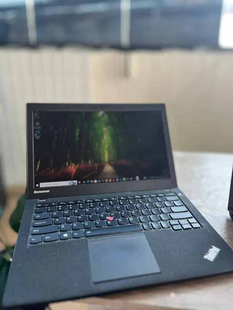 Lenovo Thinkpad X240 Core i5 Gen 4 RAM 8GB SSD 128GB 12.5 Inch HD ORI