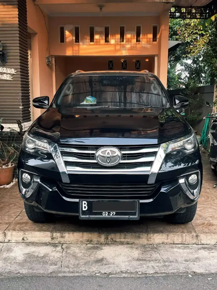 Toyota Fortuner VRZ AT 2017 Km 73rb tgn1 hitam orisinil