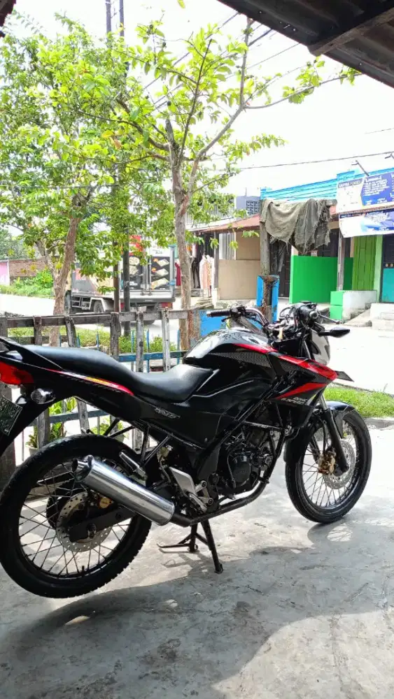 Honda CB 150r old