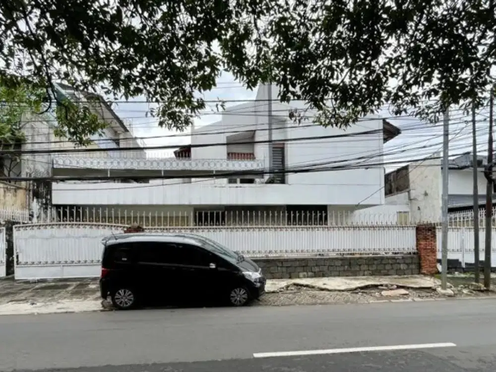 Di Jual Rumah Mewah Lokasi Strategis Pinggir Jalan Utama