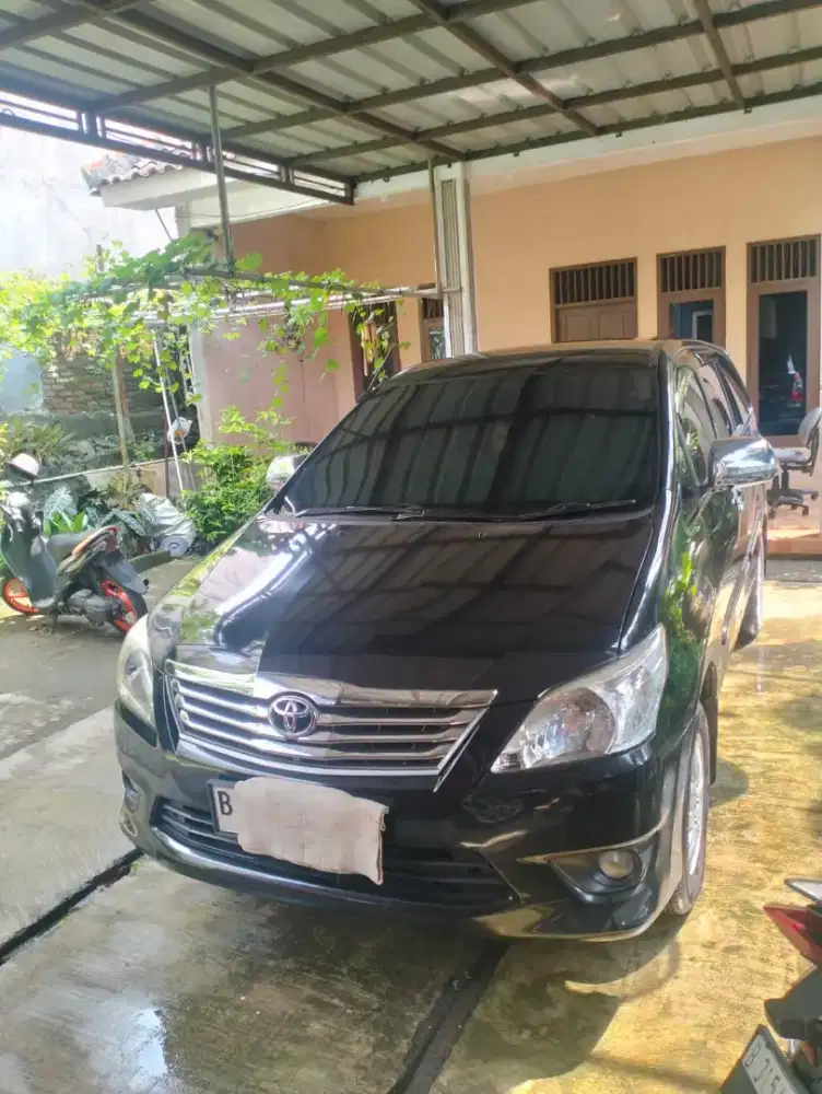 Toyota Kijang Innova Bensin MT 2.0 2013 Hitam low km