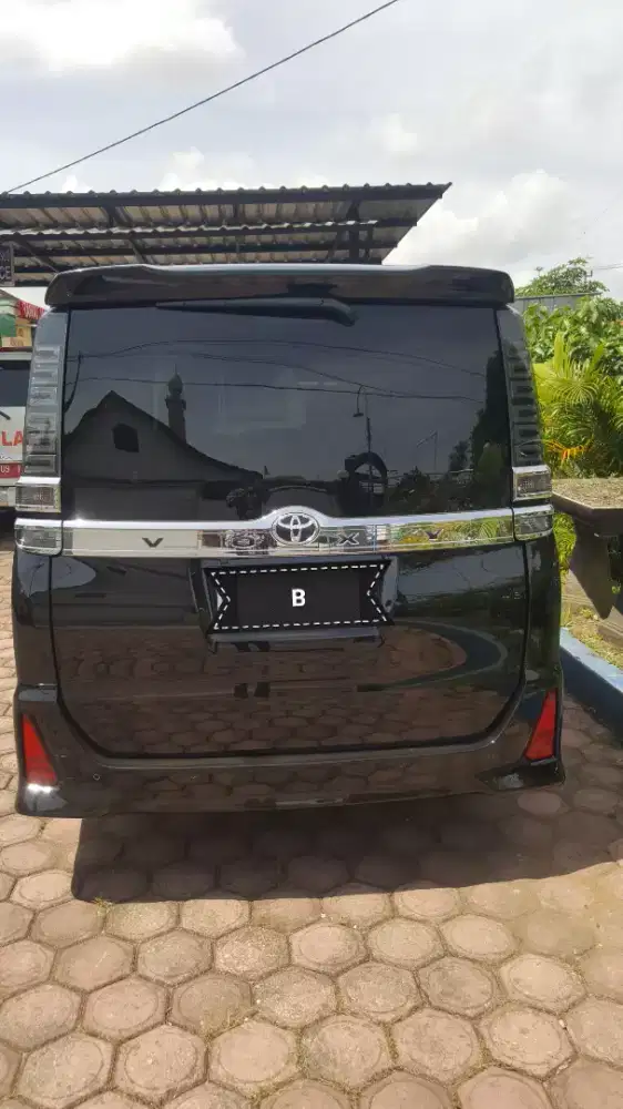 Toyota Voxy 2017 A/T pmk pribadi