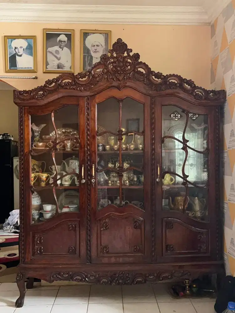 Dijual Lemari Kayu Jati Vintage 3 Pintu